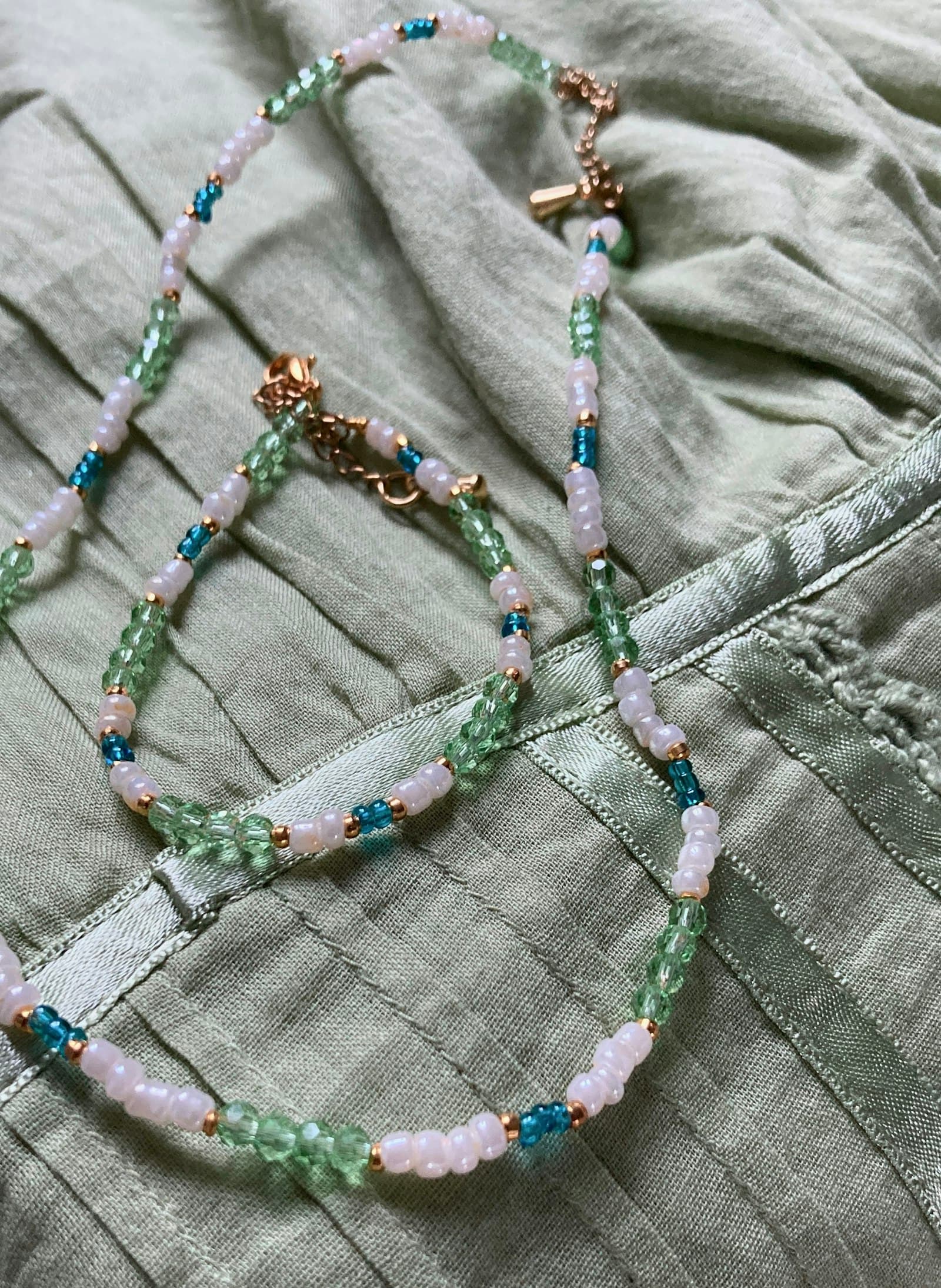 Ogrlica od perli — pastel